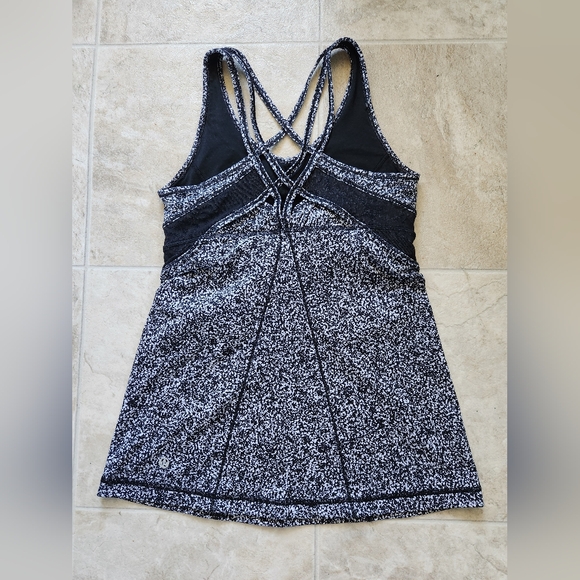 Lululemon Strap It Like It's Hot Tank - Size 6 - Picture 7 of 10